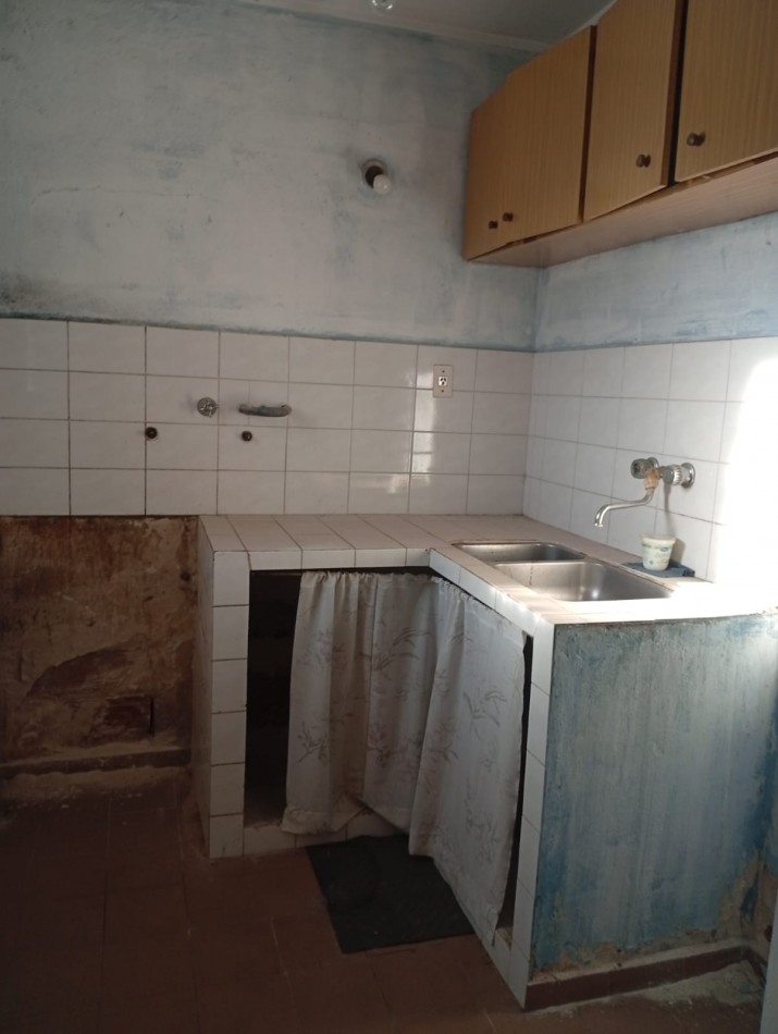 CASA INTERNA CON DEPARTAMENTO A REFACCIONAR BARRIO SARGENTO CABRAL