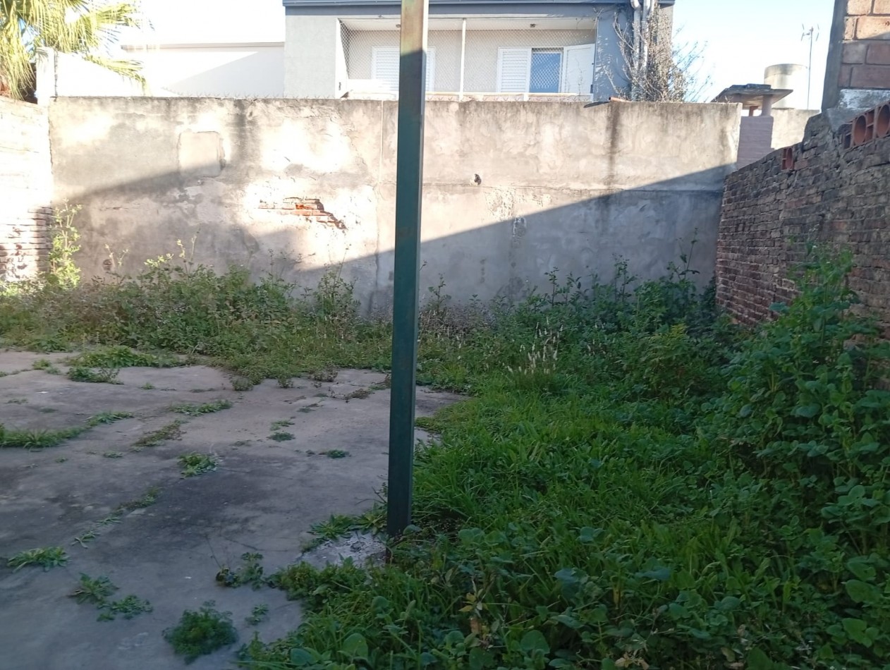 CASA INTERNA CON DEPARTAMENTO A REFACCIONAR BARRIO SARGENTO CABRAL