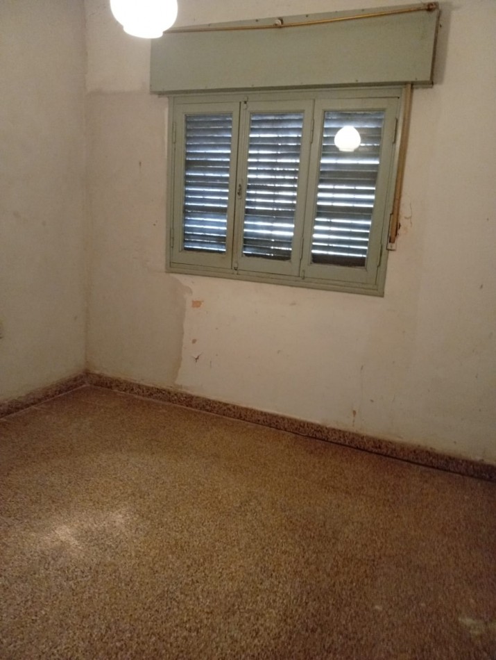 CASA INTERNA CON DEPARTAMENTO A REFACCIONAR BARRIO SARGENTO CABRAL