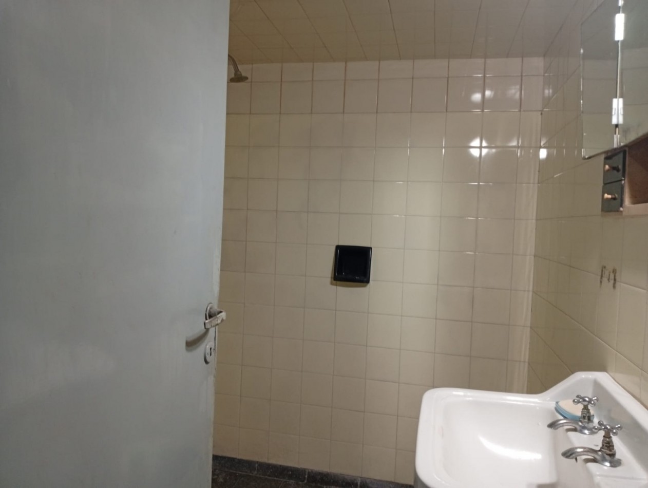 CASA INTERNA CON DEPARTAMENTO A REFACCIONAR BARRIO SARGENTO CABRAL
