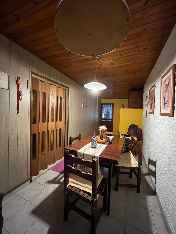 CASA + MONOAMBIENTE AMBOS EN IMPECABLE CONDICIONES !! OPORTUNIDAD DE INVERSION O PRIMERA VIVIENDA !!