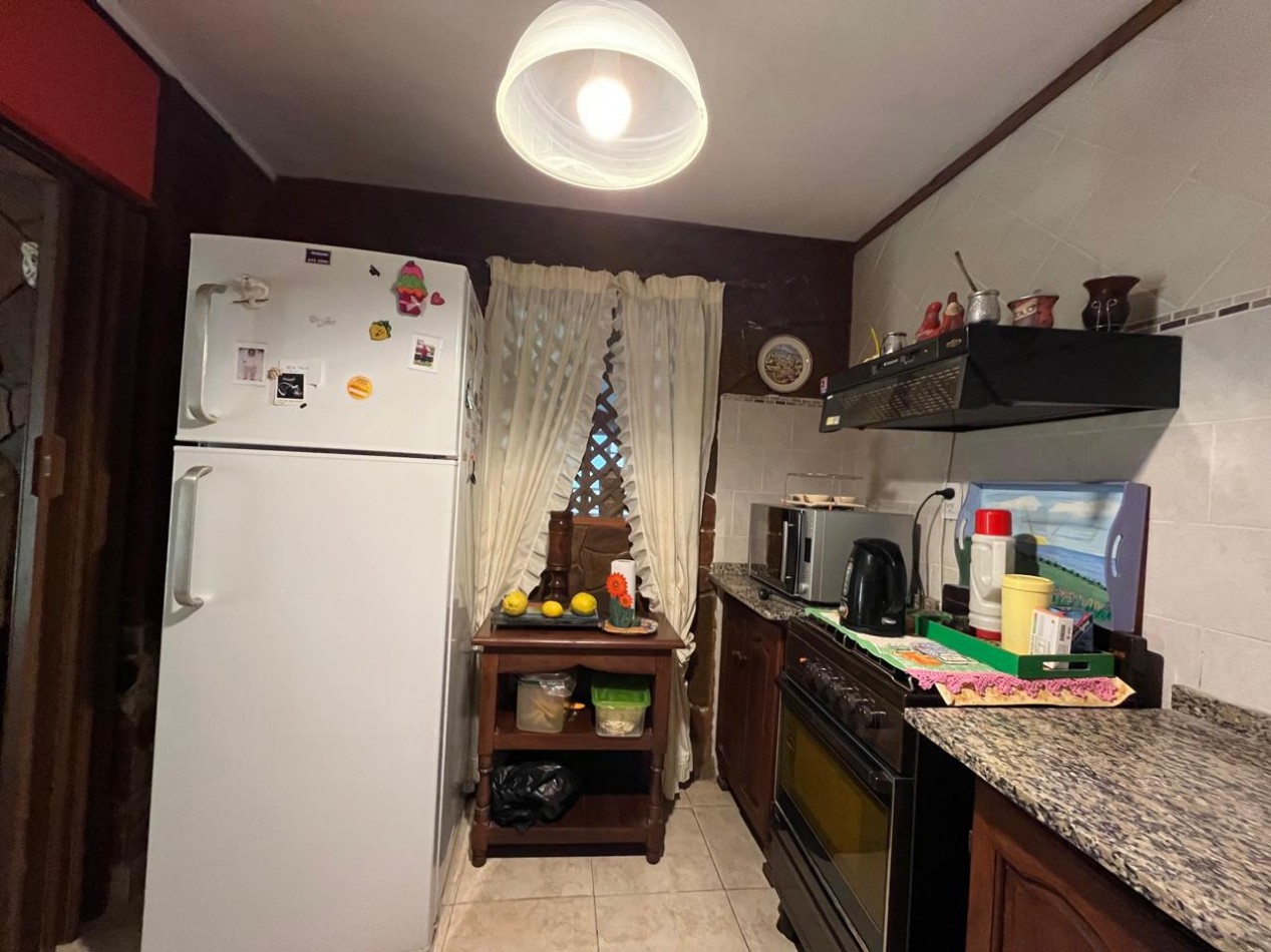 CASA + MONOAMBIENTE AMBOS EN IMPECABLE CONDICIONES !! OPORTUNIDAD DE INVERSION O PRIMERA VIVIENDA !!