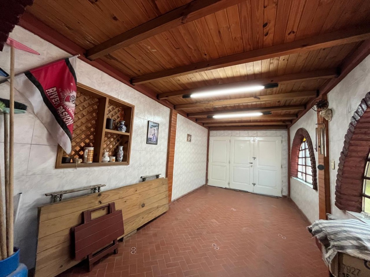 CASA + MONOAMBIENTE AMBOS EN IMPECABLE CONDICIONES !! OPORTUNIDAD DE INVERSION O PRIMERA VIVIENDA !!