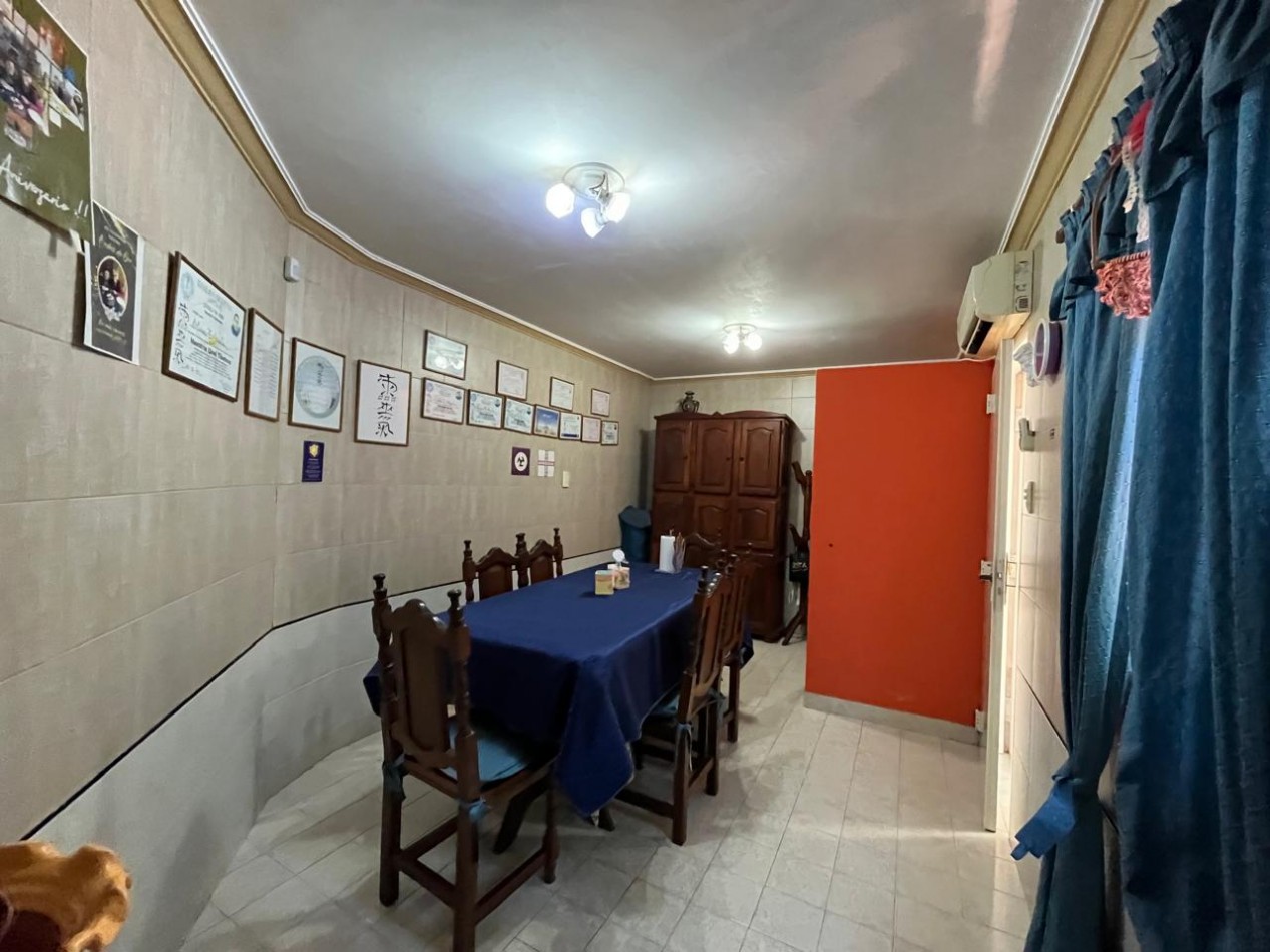 CASA + MONOAMBIENTE AMBOS EN IMPECABLE CONDICIONES !! OPORTUNIDAD DE INVERSION O PRIMERA VIVIENDA !!