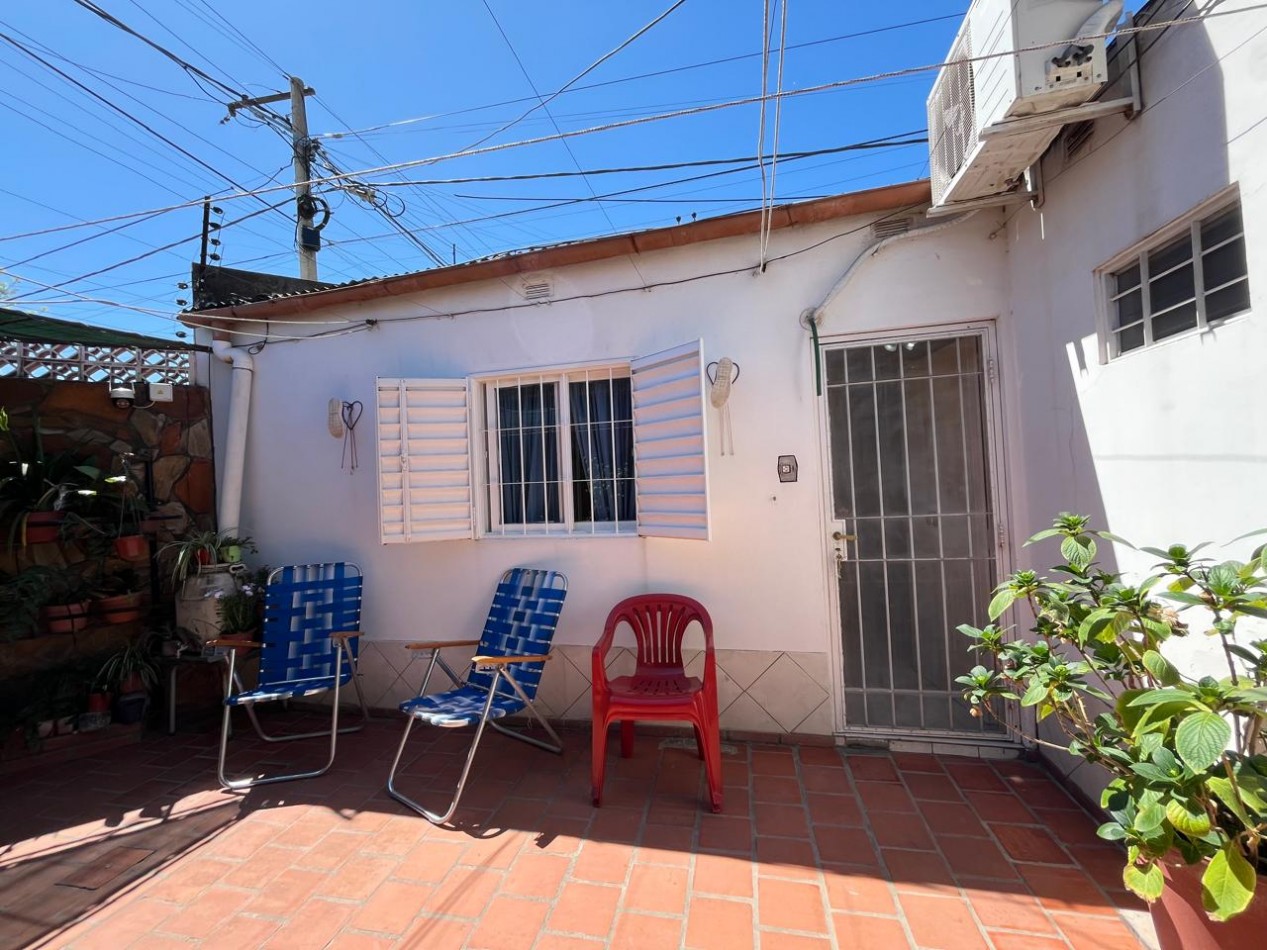 CASA + MONOAMBIENTE AMBOS EN IMPECABLE CONDICIONES !! OPORTUNIDAD DE INVERSION O PRIMERA VIVIENDA !!