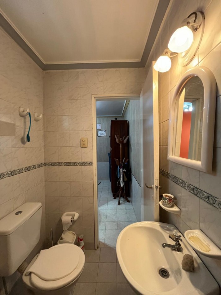 CASA + MONOAMBIENTE AMBOS EN IMPECABLE CONDICIONES !! OPORTUNIDAD DE INVERSION O PRIMERA VIVIENDA !!