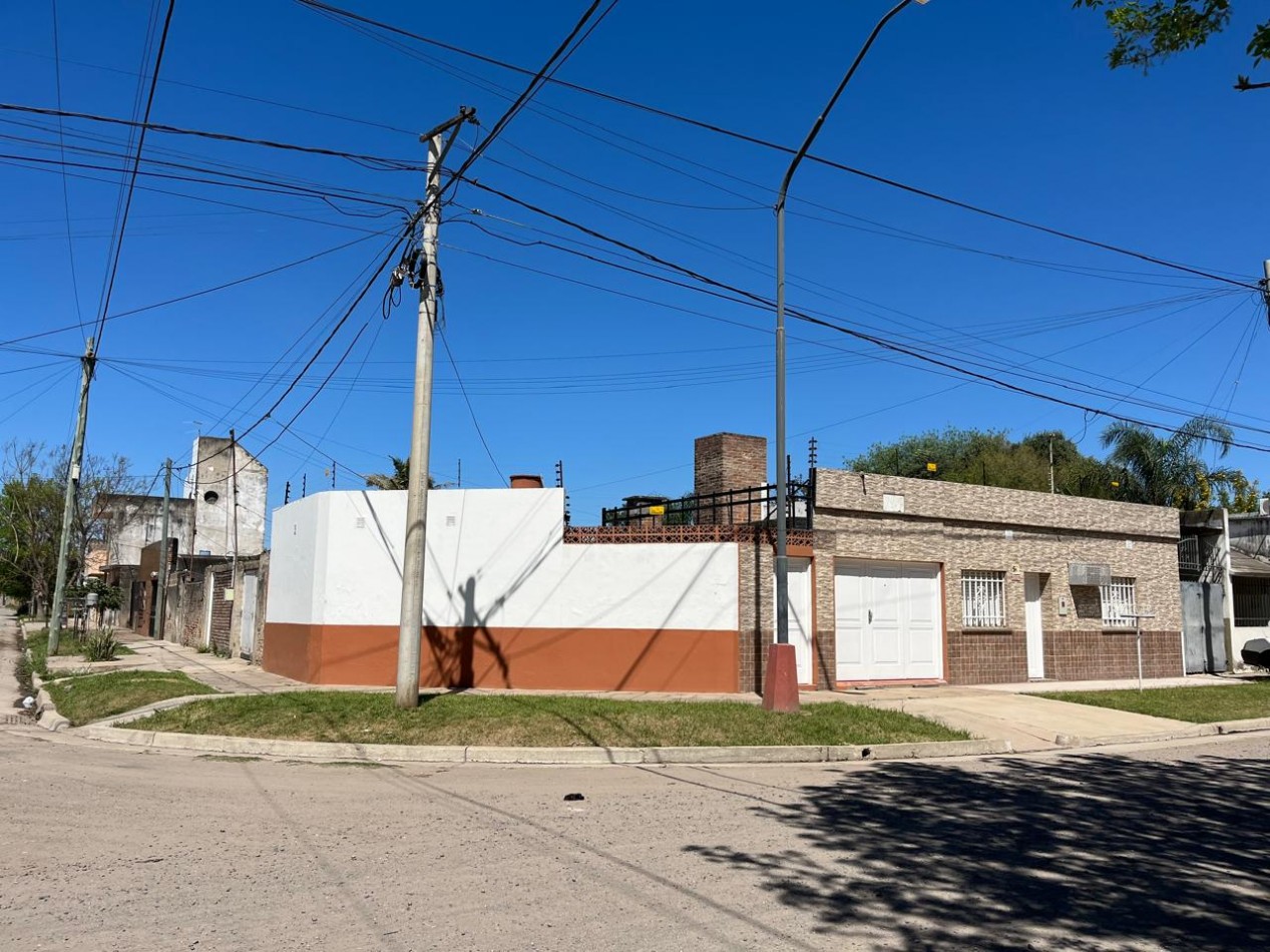 CASA + MONOAMBIENTE AMBOS EN IMPECABLE CONDICIONES !! OPORTUNIDAD DE INVERSION O PRIMERA VIVIENDA !!