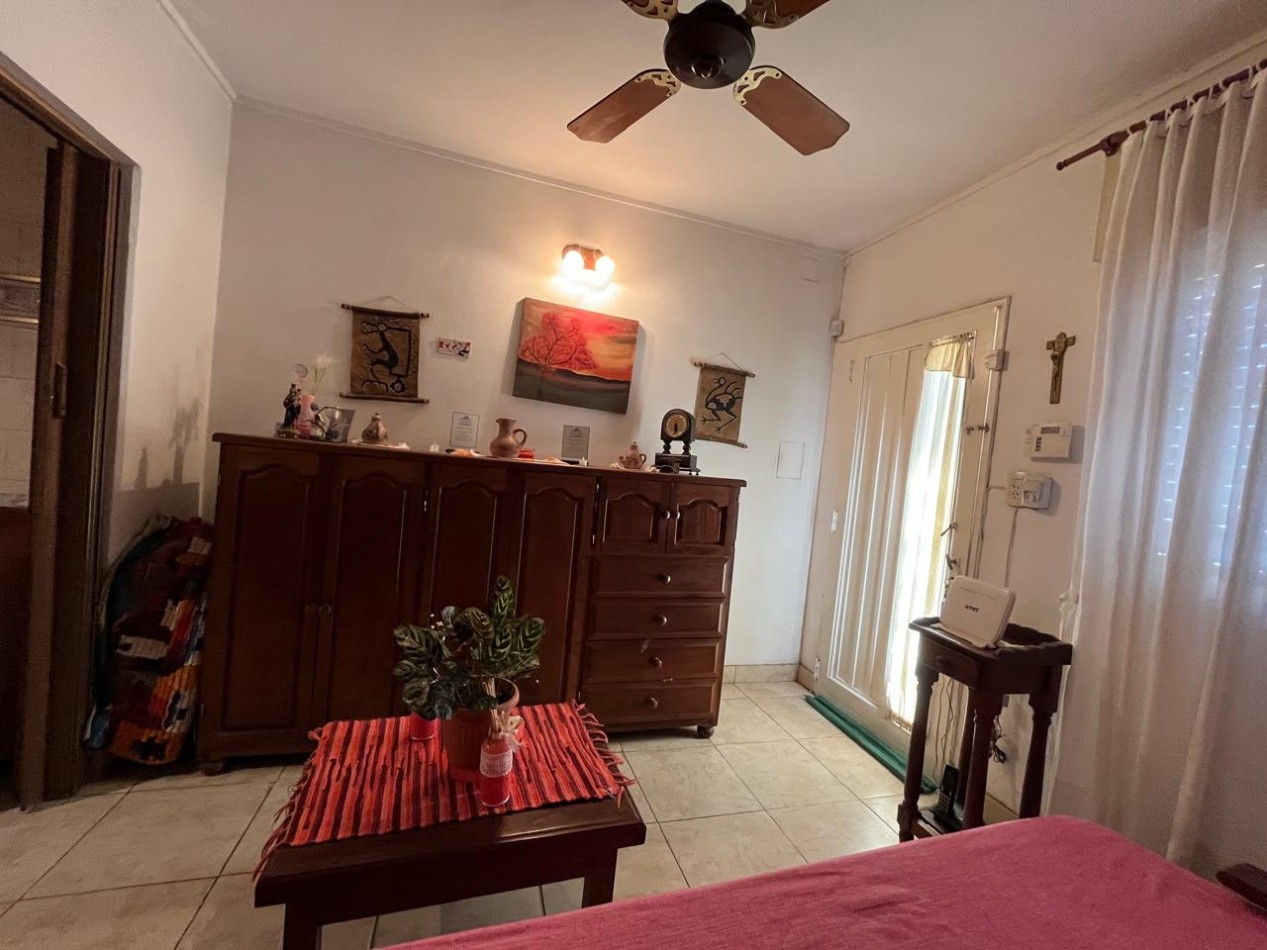 CASA + MONOAMBIENTE AMBOS EN IMPECABLE CONDICIONES !! OPORTUNIDAD DE INVERSION O PRIMERA VIVIENDA !!