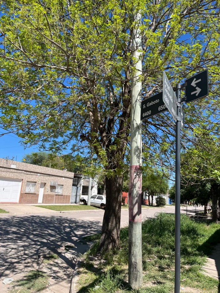 CASA + MONOAMBIENTE AMBOS EN IMPECABLE CONDICIONES !! OPORTUNIDAD DE INVERSION O PRIMERA VIVIENDA !!