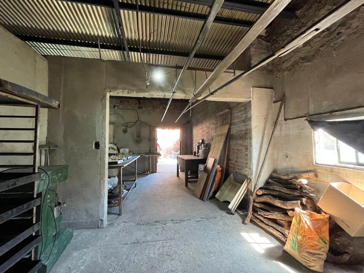 DOS CASAS EN UN MISMO TERRENO, UNA CON PANIFICADORA !! OPORTUNIDAD DE INVERSION O PRIMERA VIVIENDA !! 