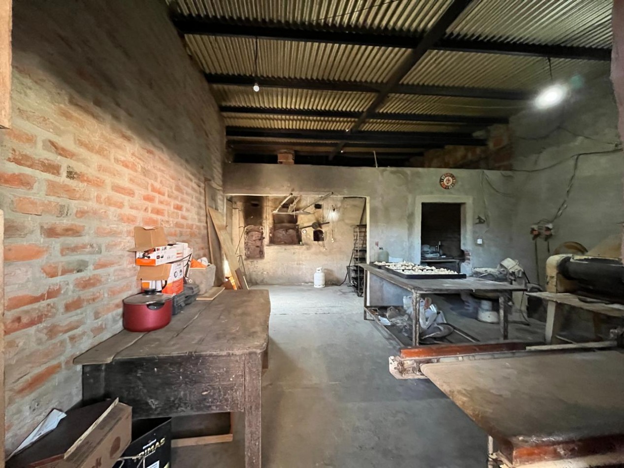 DOS CASAS EN UN MISMO TERRENO, UNA CON PANIFICADORA !! OPORTUNIDAD DE INVERSION O PRIMERA VIVIENDA !! 