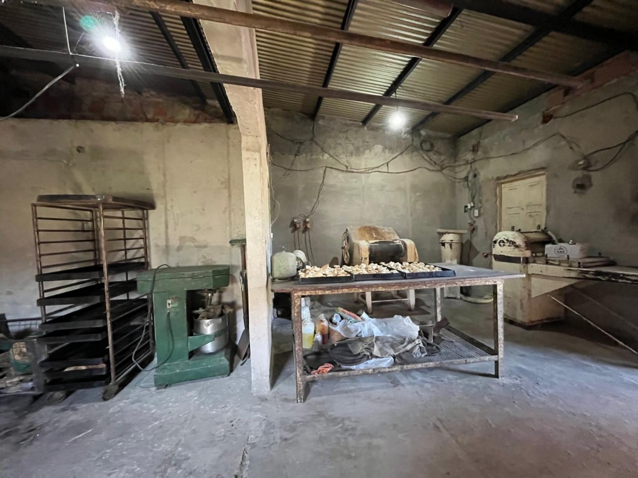 DOS CASAS EN UN MISMO TERRENO, UNA CON PANIFICADORA !! OPORTUNIDAD DE INVERSION O PRIMERA VIVIENDA !! 