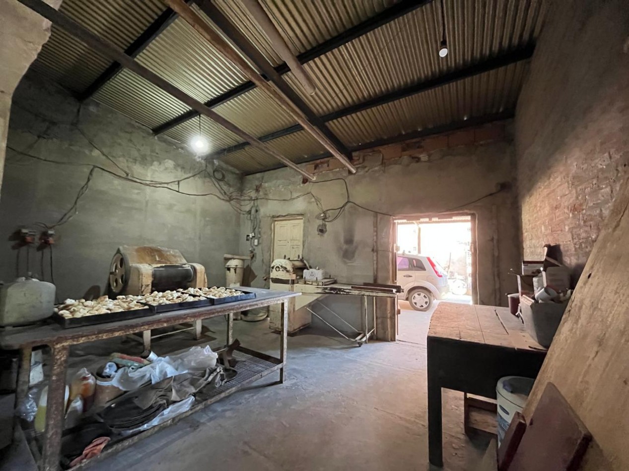 DOS CASAS EN UN MISMO TERRENO, UNA CON PANIFICADORA !! OPORTUNIDAD DE INVERSION O PRIMERA VIVIENDA !! 