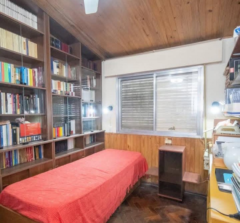 SE VENDE PROPIEDAD EN 4 DE ENERO 1800. EXCELENTE UBICACION.