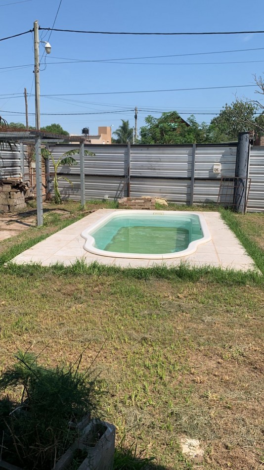SE ALQUILA CASA CON PISCINA EN BARRIO LOS CONQUISTADORES 