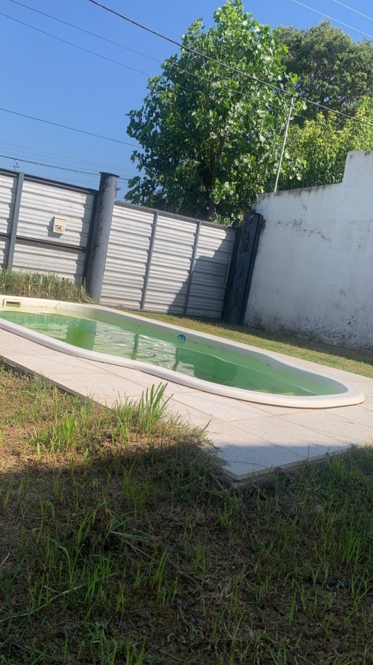 SE ALQUILA CASA CON PISCINA EN BARRIO LOS CONQUISTADORES 
