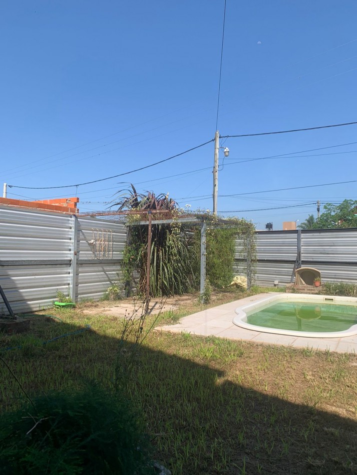 SE ALQUILA CASA CON PISCINA EN BARRIO LOS CONQUISTADORES 