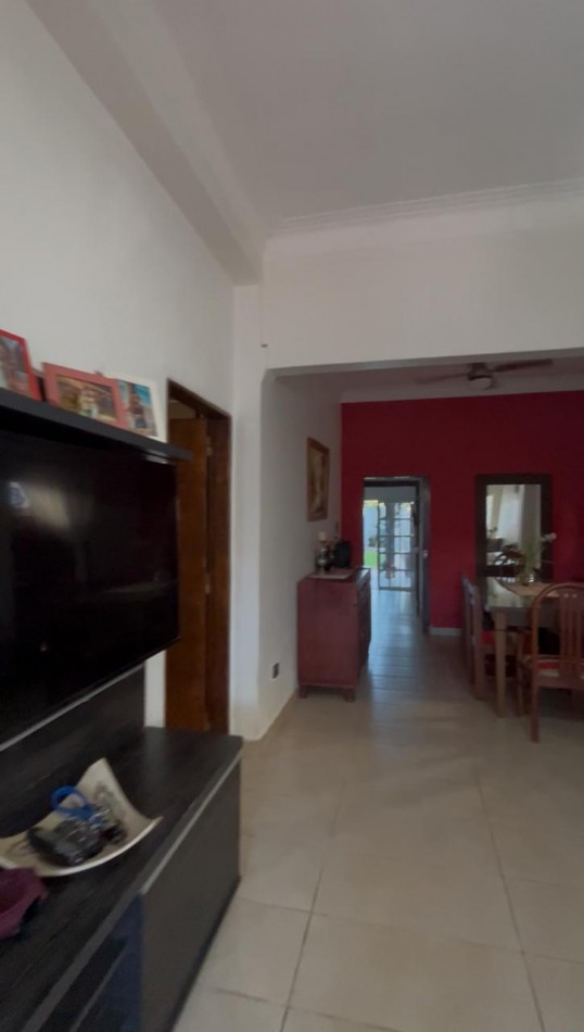 CASA IMPECABLE Y DE GRAN TAMAÑO ! OPORTUNIDAD ! 