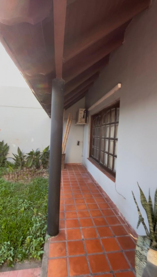 CASA IMPECABLE Y DE GRAN TAMAÑO ! OPORTUNIDAD ! 