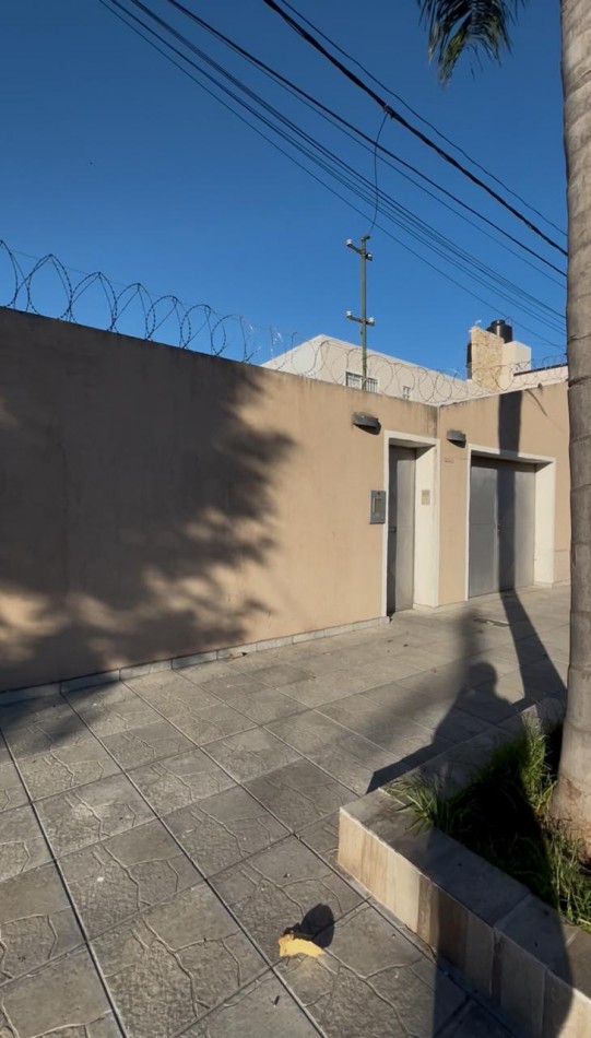 CASA IMPECABLE Y DE GRAN TAMAÑO ! OPORTUNIDAD ! 