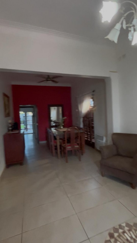 CASA IMPECABLE Y DE GRAN TAMAÑO ! OPORTUNIDAD ! 