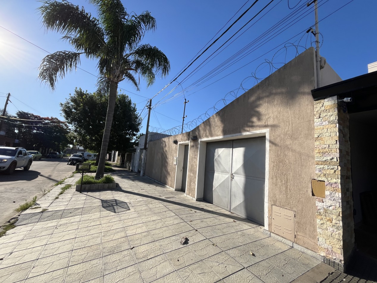 CASA IMPECABLE CON PISCINA Y DE GRAN TAMAÑO ! OPORTUNIDAD ! 