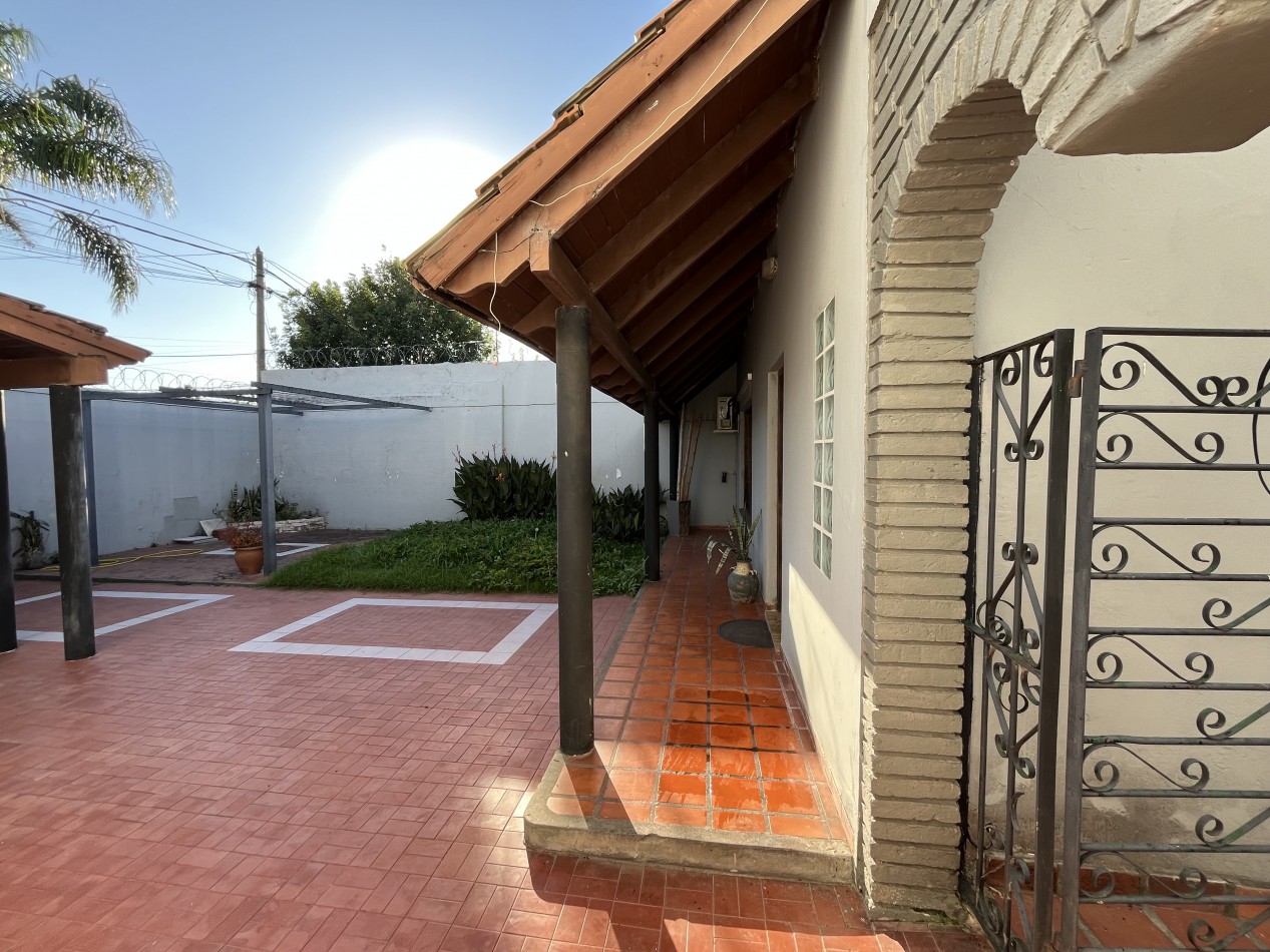 CASA IMPECABLE CON PISCINA Y DE GRAN TAMAÑO ! OPORTUNIDAD ! 