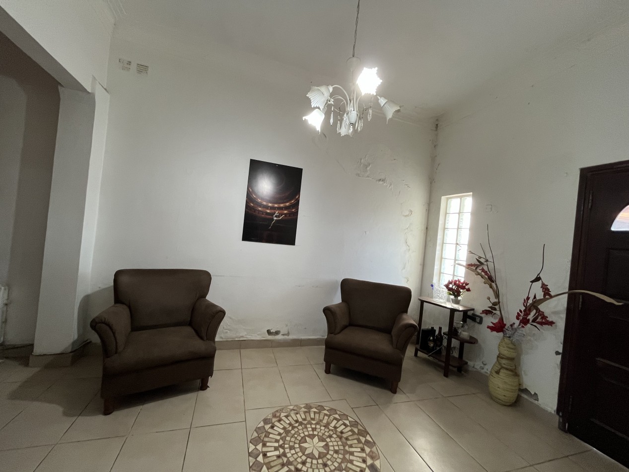 CASA IMPECABLE CON PISCINA Y DE GRAN TAMAÑO ! OPORTUNIDAD ! 