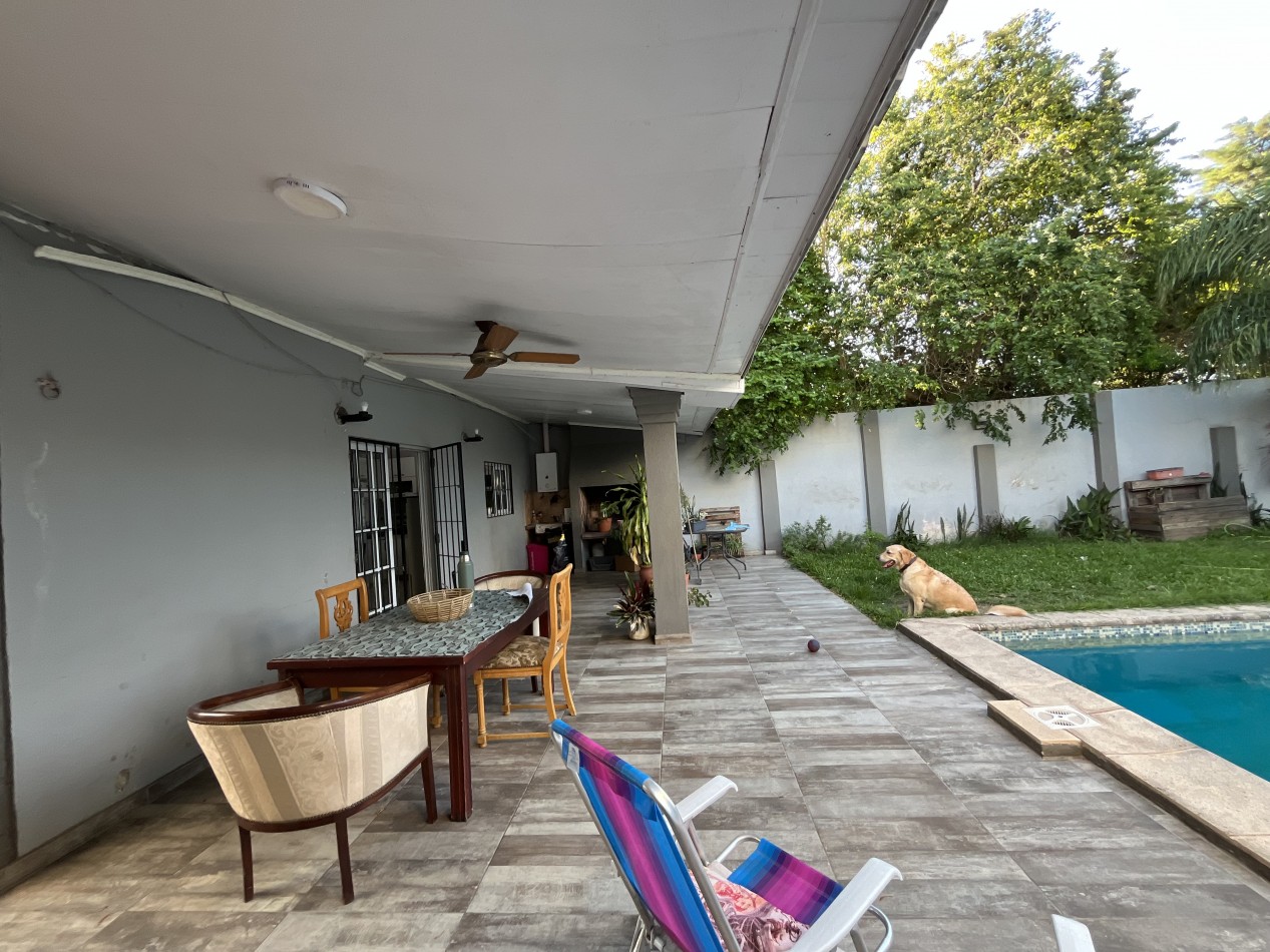 CASA IMPECABLE CON PISCINA Y DE GRAN TAMAÑO ! OPORTUNIDAD ! 