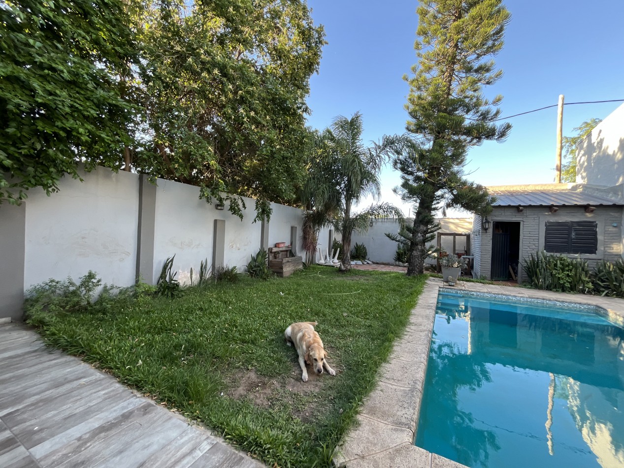 CASA IMPECABLE CON PISCINA Y DE GRAN TAMAÑO ! OPORTUNIDAD ! 