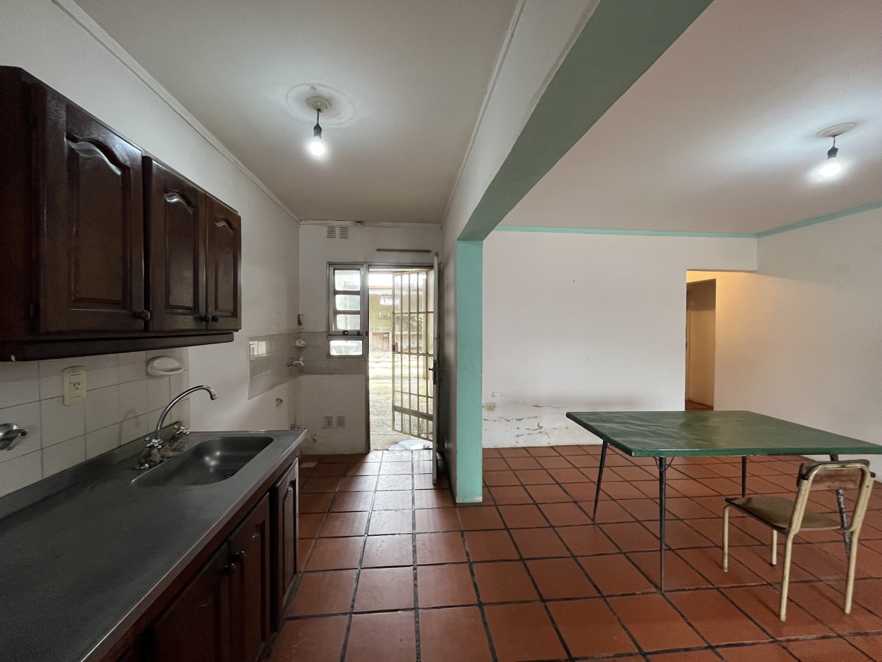 CASA CON PATIO VERDE! OPORTUNIDAD!