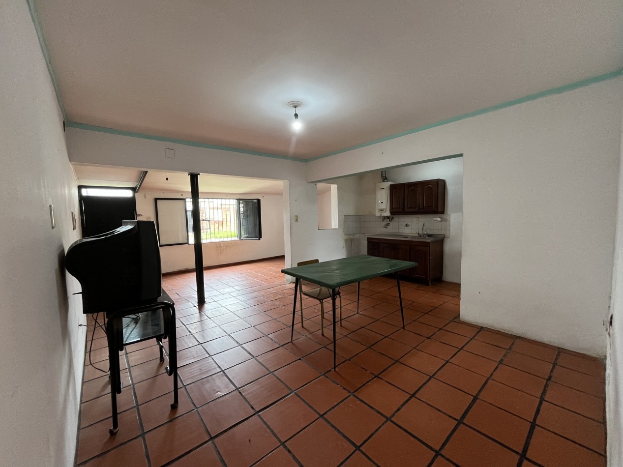 CASA CON PATIO VERDE! OPORTUNIDAD!