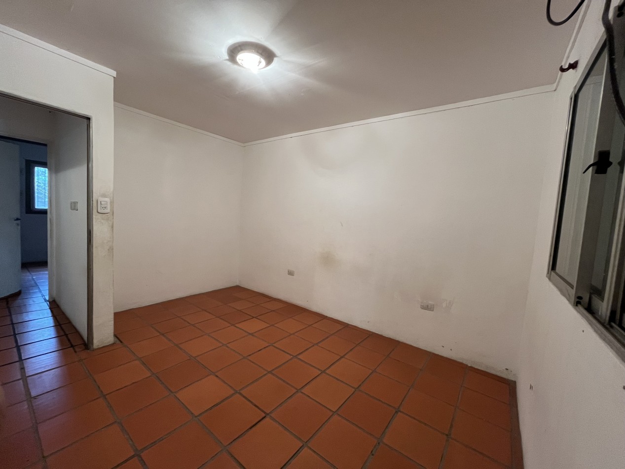 CASA CON PATIO VERDE! OPORTUNIDAD!