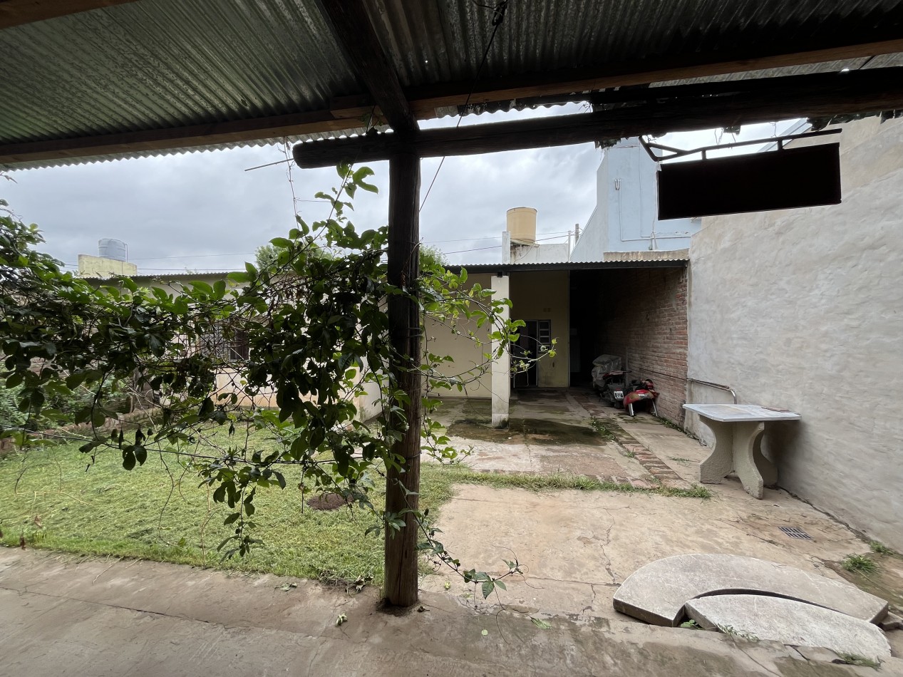 CASA CON PATIO VERDE! OPORTUNIDAD!