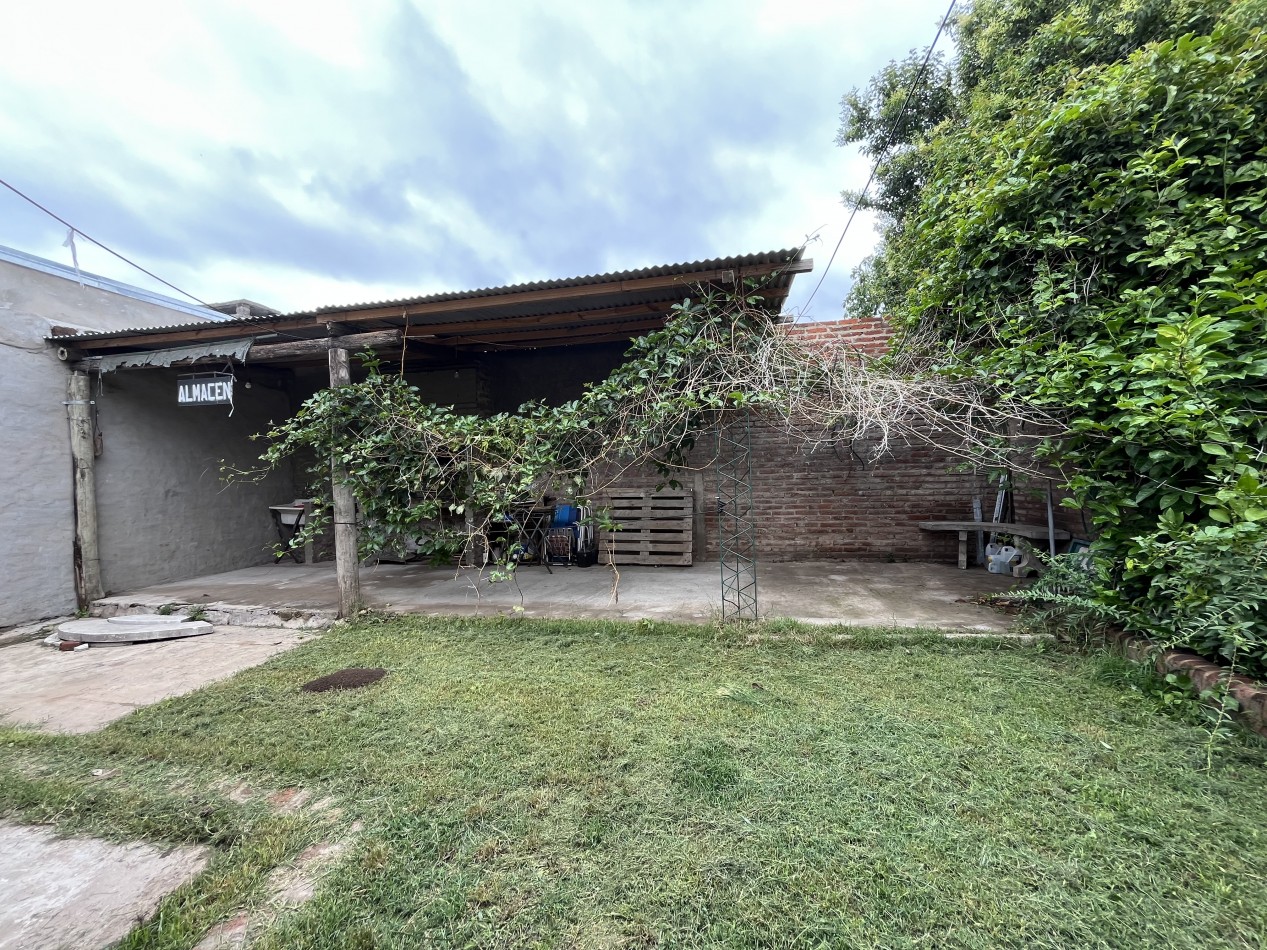 CASA CON PATIO VERDE! OPORTUNIDAD!