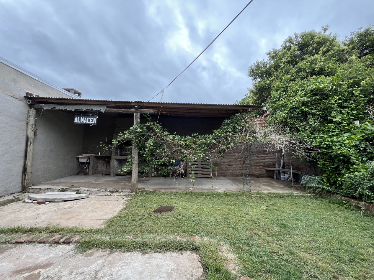 CASA CON PATIO VERDE! OPORTUNIDAD!