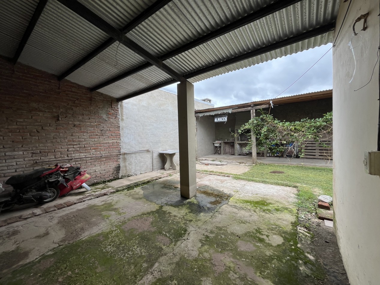 CASA CON PATIO VERDE! OPORTUNIDAD!