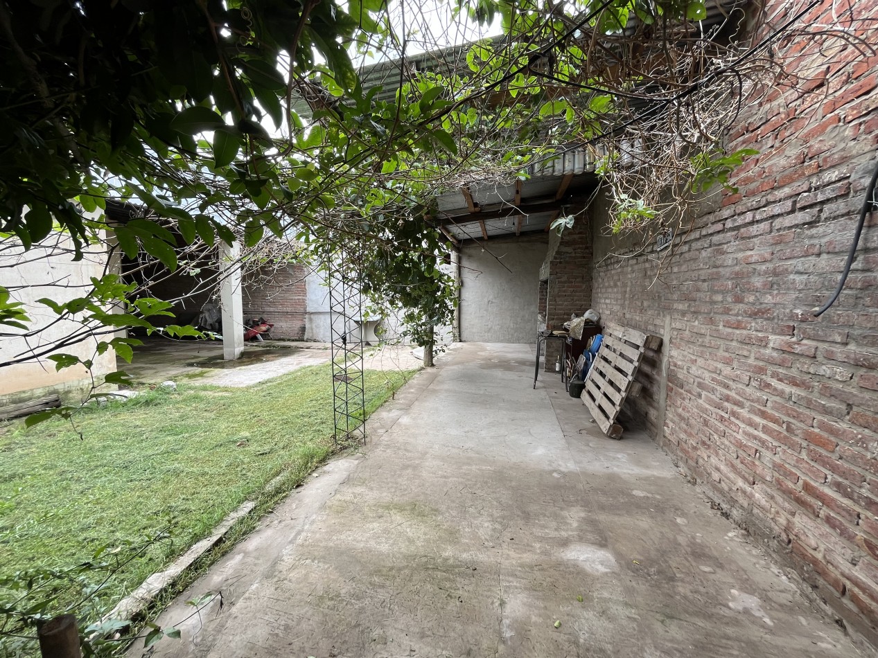 CASA CON PATIO VERDE! OPORTUNIDAD!