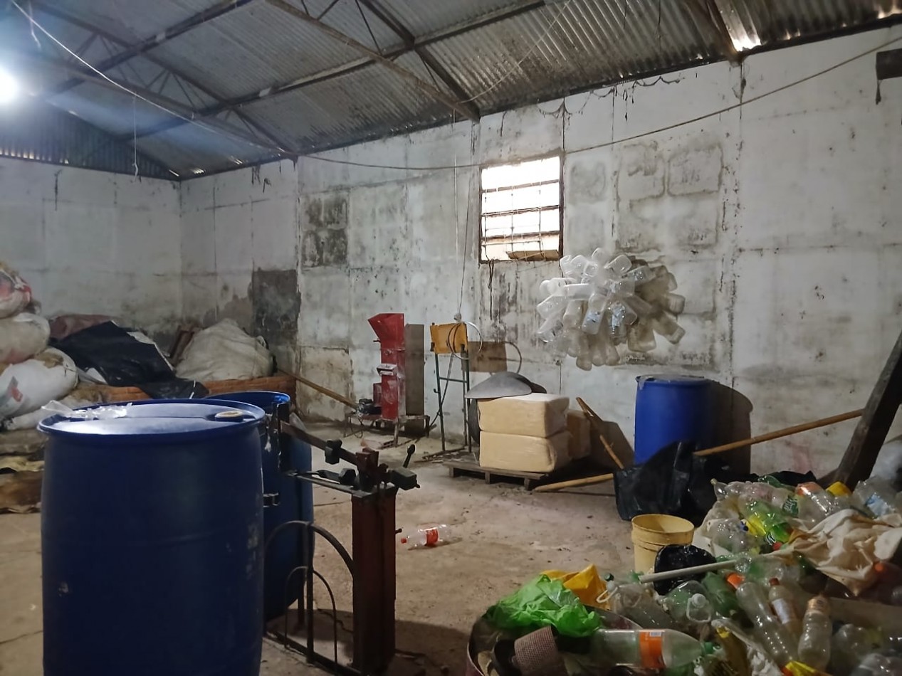 GALPON CON LOCAL AL FRENTE  EN ALEJANDRA 