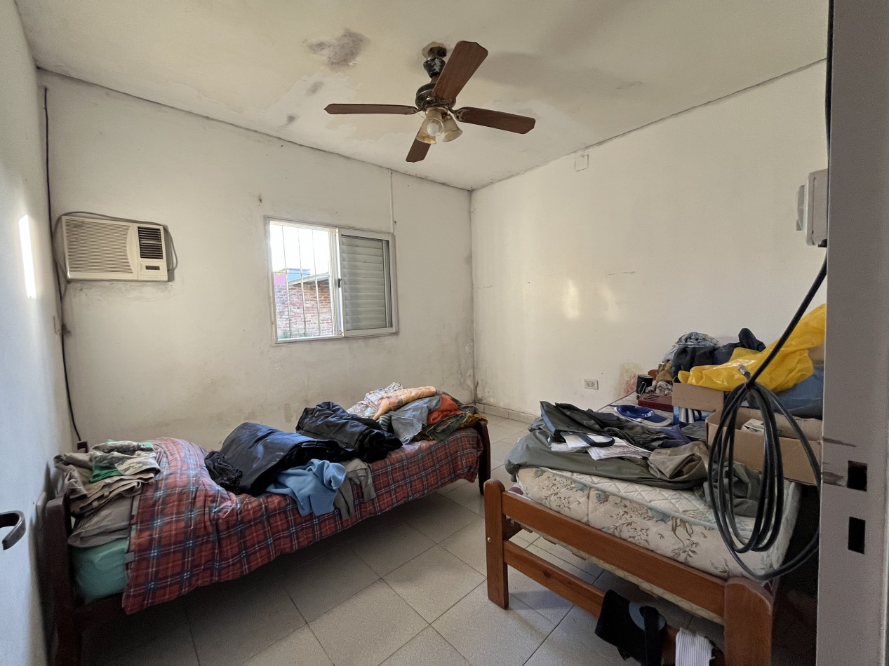 CASA CON GRAN PATIO VERDE ! IMPERDIBLE