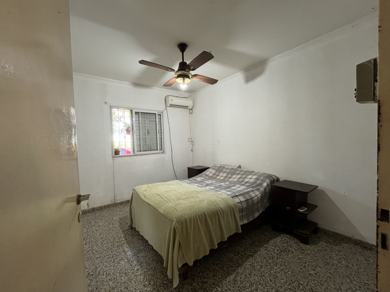 CASA CON GRAN PATIO VERDE ! IMPERDIBLE