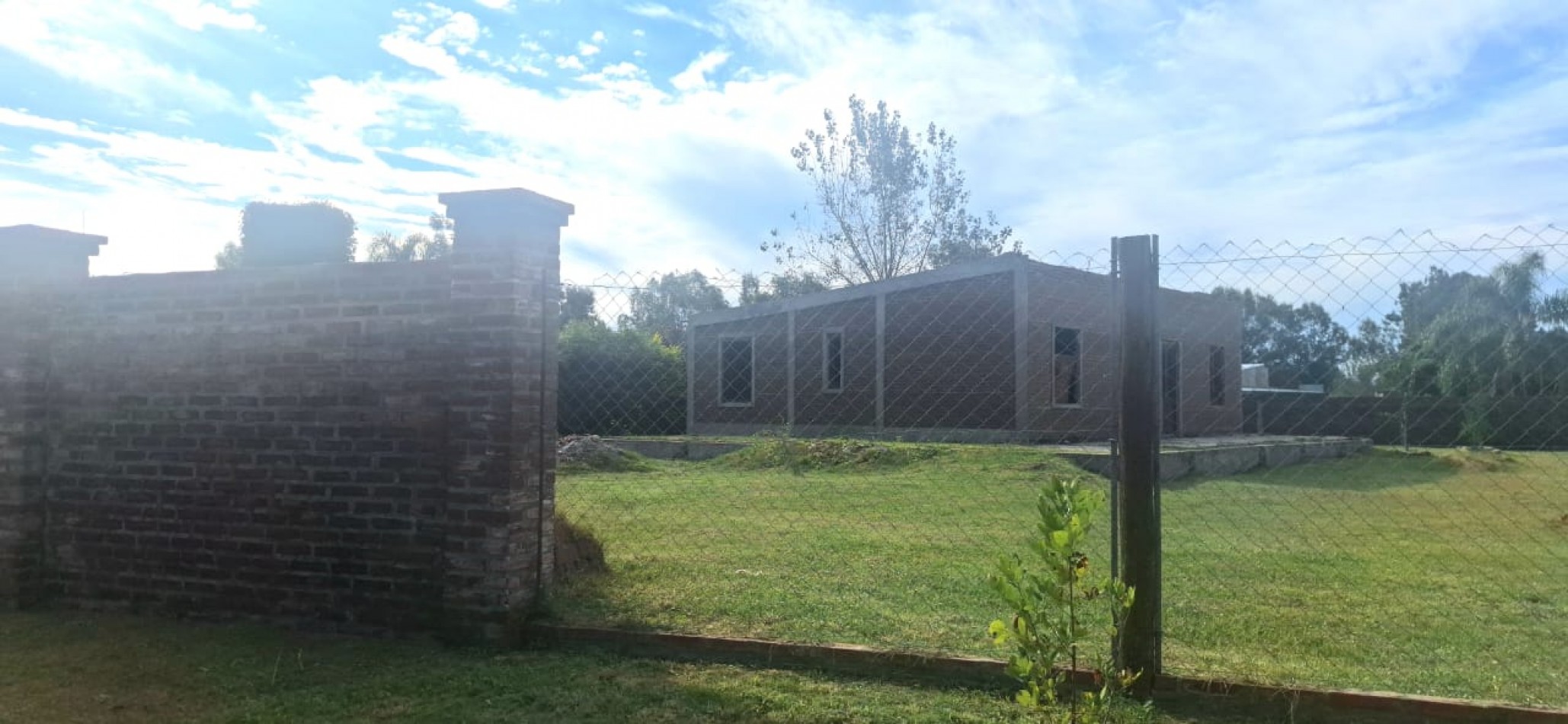 CASA QUINTA en construccion.  Terreno 1359 m2. San Jose del Rincon km 7, a mts. de R 1