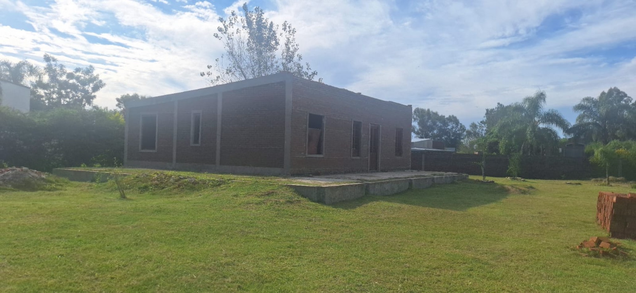 CASA QUINTA en construccion.  Terreno 1359 m2. San Jose del Rincon km 7, a mts. de R 1