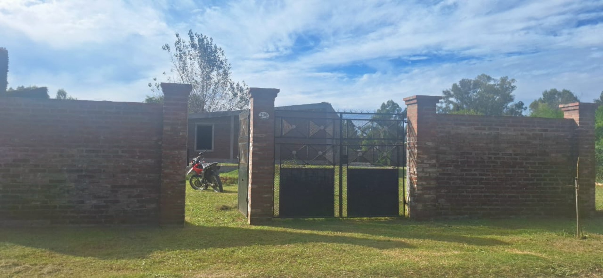 CASA QUINTA en construccion.  Terreno 1359 m2. San Jose del Rincon km 7, a mts. de R 1