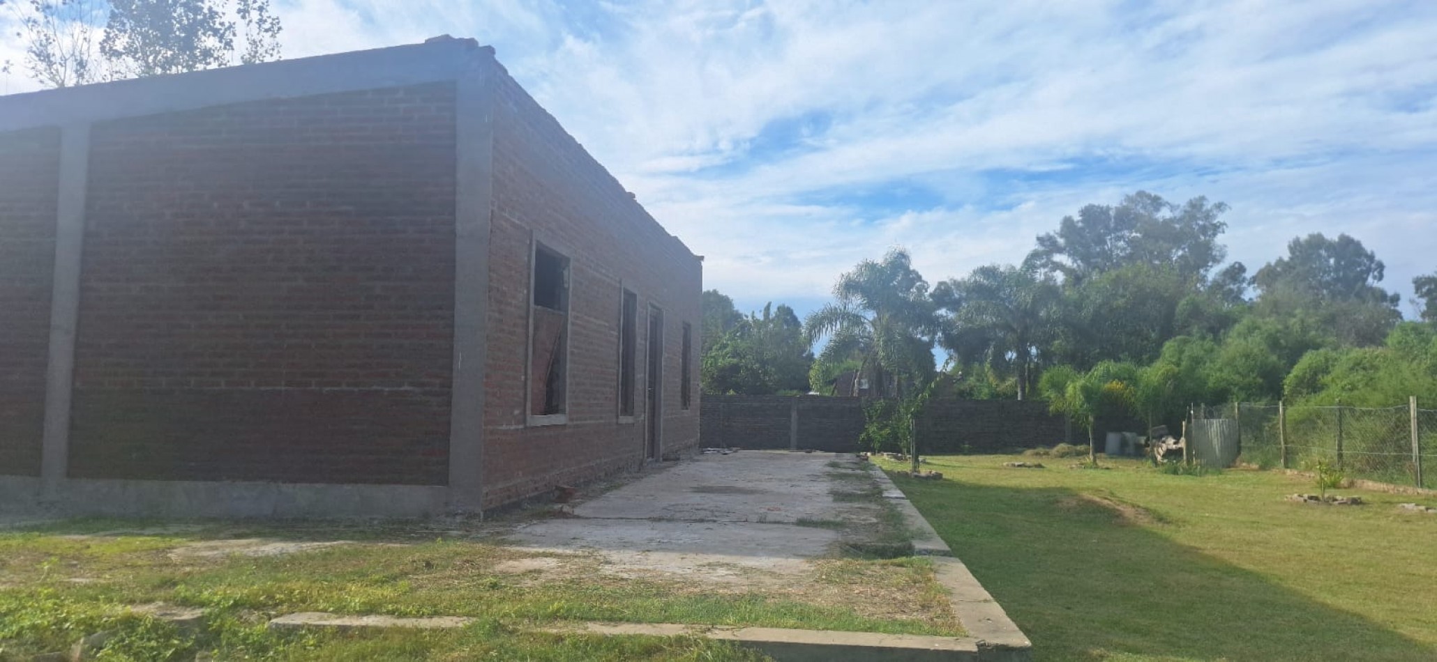 CASA QUINTA en construccion.  Terreno 1359 m2. San Jose del Rincon km 7, a mts. de R 1