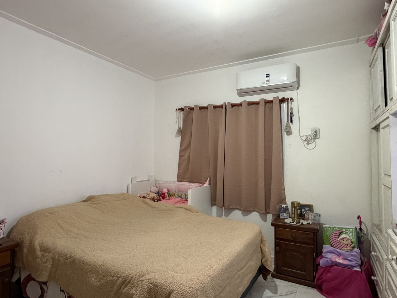 CASA CON COCHERA SOBRE CALLE PRINCIPAL 