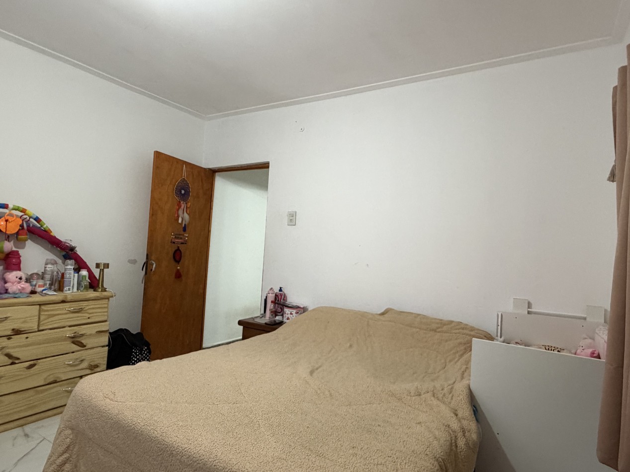 CASA CON COCHERA SOBRE CALLE PRINCIPAL 
