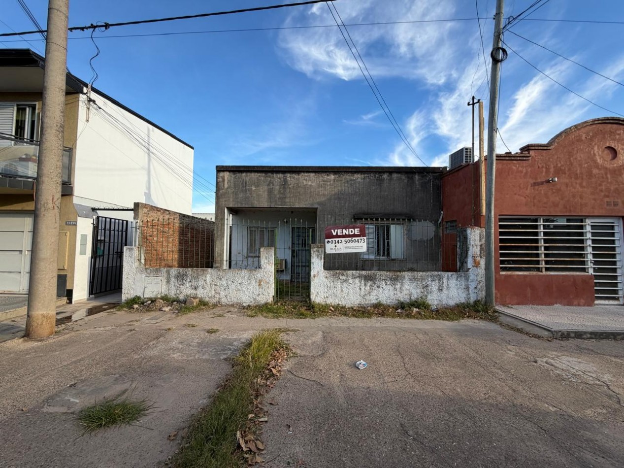 CASA A PASITOS DE IMPORTANTE AVDA ! EXCELENTE UBICACION ! ATENCION INVERSIONISTAS ! OPORTUNIDAD DE PRIMERA VIVIENDA !