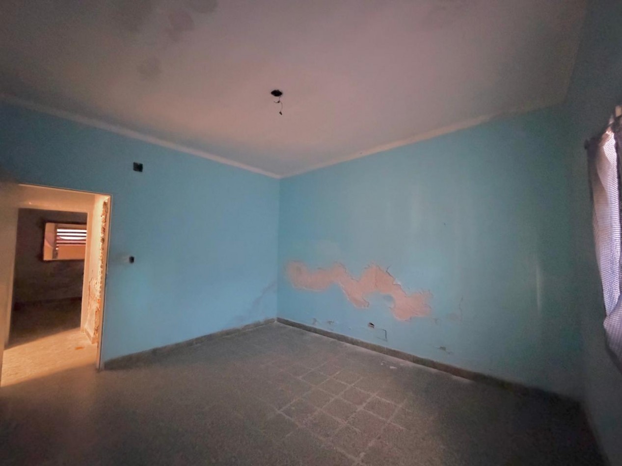 CASA A PASITOS DE IMPORTANTE AVDA ! EXCELENTE UBICACION ! ATENCION INVERSIONISTAS ! OPORTUNIDAD DE PRIMERA VIVIENDA !