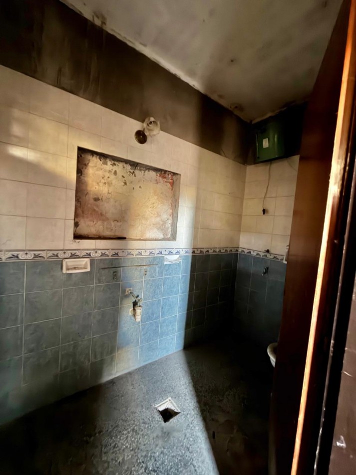 CASA A PASITOS DE IMPORTANTE AVDA ! EXCELENTE UBICACION ! ATENCION INVERSIONISTAS ! OPORTUNIDAD DE PRIMERA VIVIENDA !